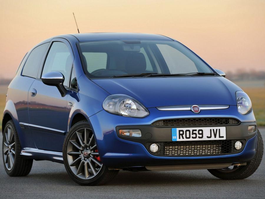  Fiat Punto Evo 3-Door 2010 года  (UK) (фото 10 из 16)